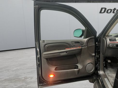 Used 2008 Cadillac Escalade AWD image 34