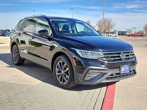 Certified 2022 Volkswagen Tiguan SE w/ Panoramic Sunroof Package image 4
