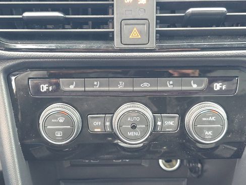 Used 2022 Volkswagen Taos SEL image 19