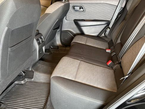 Used 2021 Nissan Rogue SV image 21