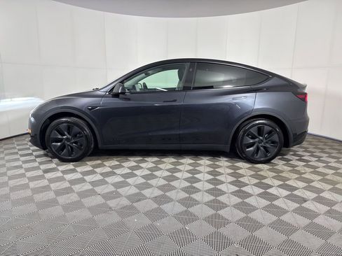 Used 2024 Tesla Model Y Long Range RWD image 2