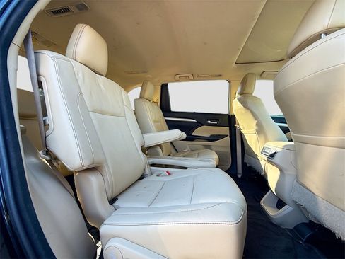 Used 2017 Toyota Highlander XLE image 31