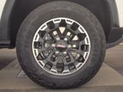 Certified 2026 GMC Canyon AT4 w/ Technology Plus Package AWD/4WD image 10