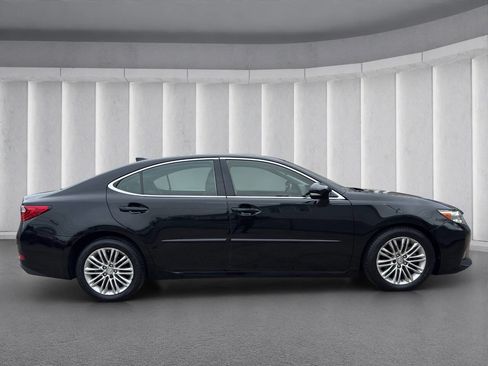 Used 2015 Lexus ES 350 w/ Luxury Package FWD image 6