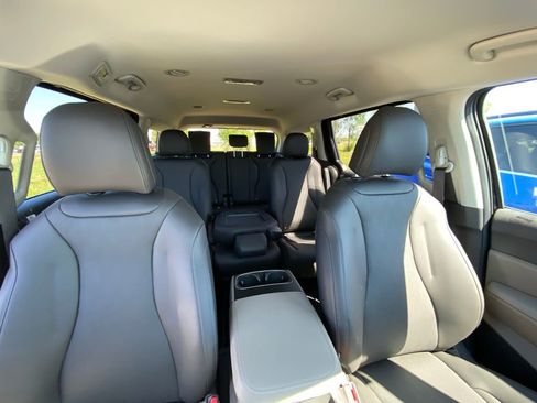 New 2026 Kia Carnival FWD image 27