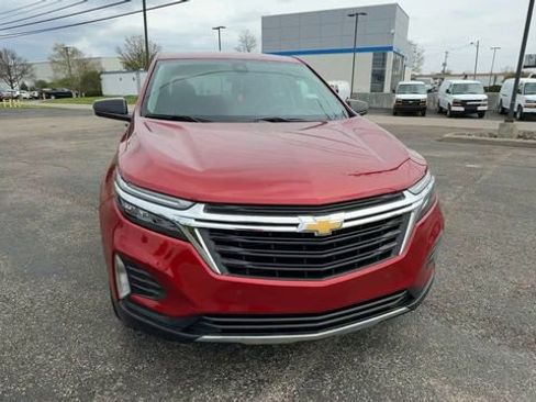 Used 2023 Chevrolet Equinox LT image 3