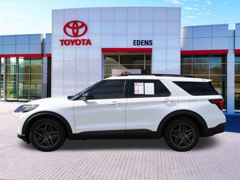 Used 2025 Ford Explorer ST w/ Sun And Sound Package AWD/4WD image 9
