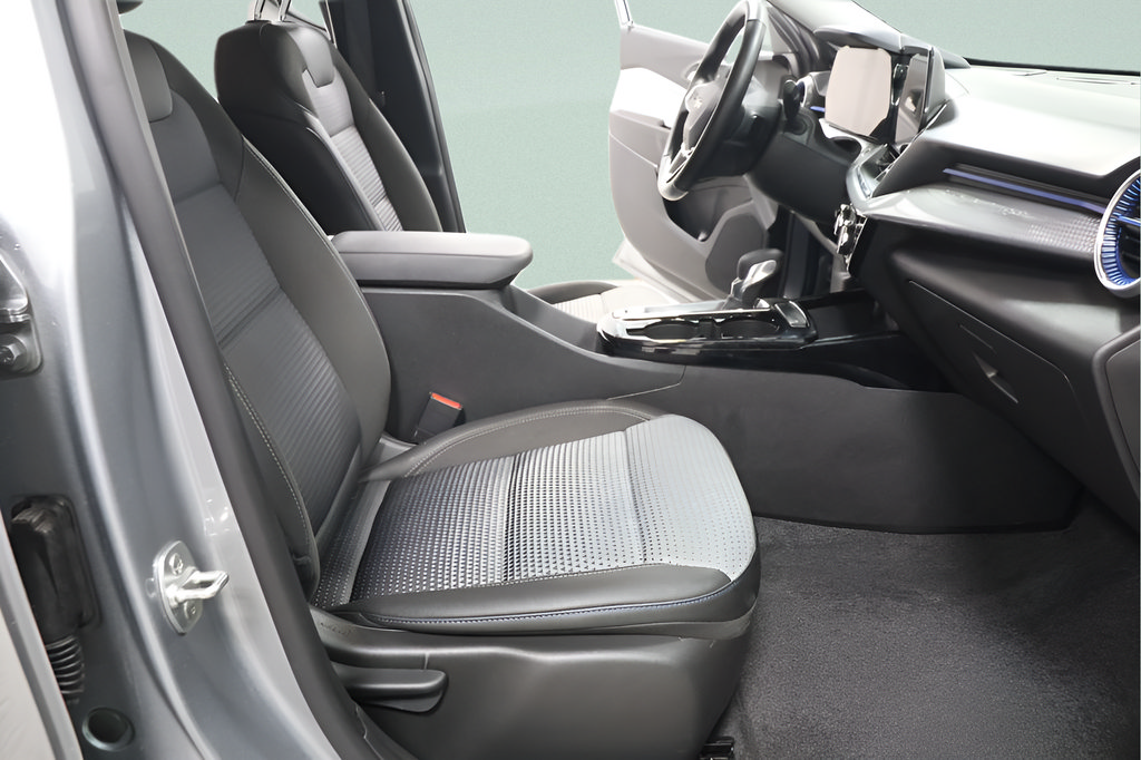 Used 2025 Chevrolet Trax LT w/ LT Convenience Package FWD image 28