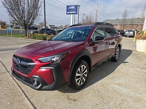 Used 2025 Subaru Outback Premium image 5
