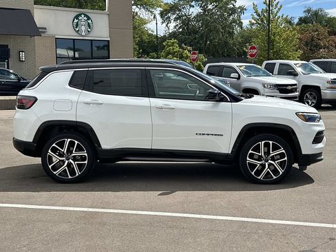 Certified 2025 Jeep Compass Limited w/ Elite Group AWD/4WD image 7