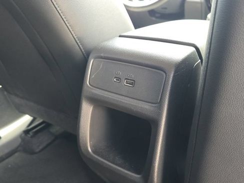 Used 2024 Chevrolet Trax LT w/ Sunroof Package FWD image 17