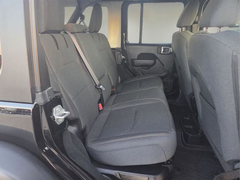 Used 2025 Jeep Wrangler Willys image 15