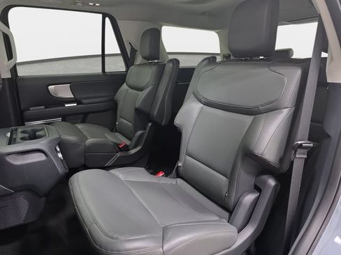 Used 2026 Ford Expedition Active AWD/4WD image 13