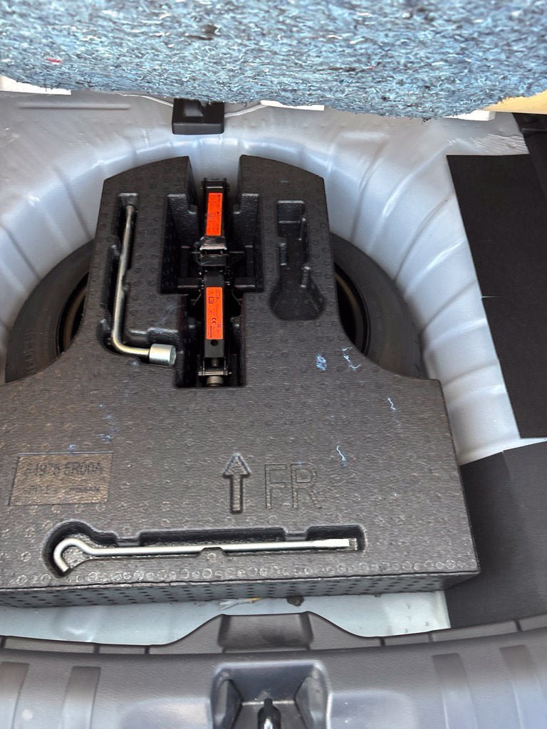 Used 2023 Nissan Kicks SR FWD image 31