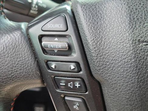 Used 2021 Nissan Titan PRO-4X w/ Pro-4x Convenience Package AWD/4WD image 14