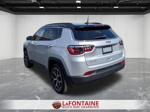 Used 2025 Jeep Compass Limited AWD/4WD image 3