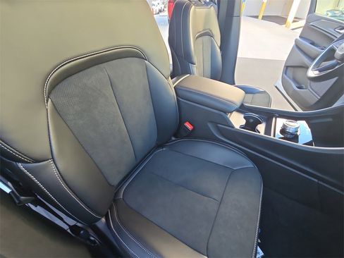 New 2025 Jeep Grand Cherokee Laredo image 10