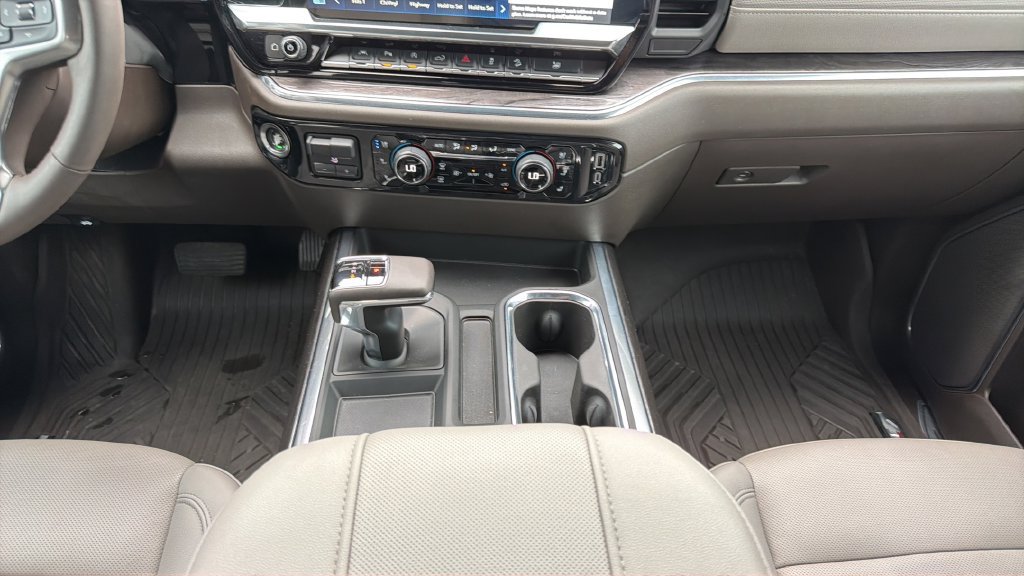 Used 2024 Chevrolet Silverado 1500 LTZ AWD/4WD image 20