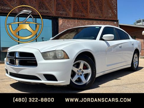 Used 2013 Dodge Charger SE RWD image 1