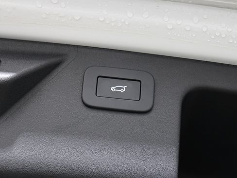 Used 2024 Land Rover Discovery Sport S image 23