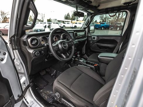 Used 2023 Jeep Gladiator Sport image 22
