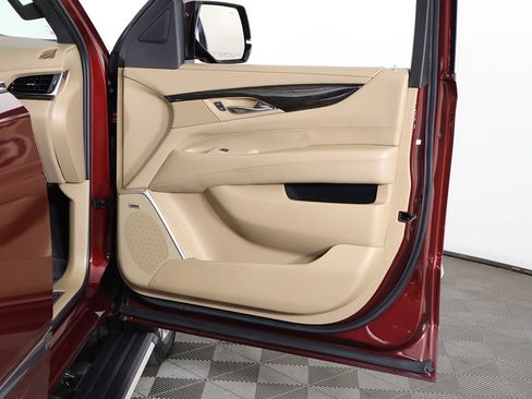 Used 2019 Cadillac Escalade Platinum AWD/4WD image 35