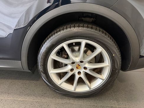 Certified 2022 Porsche Cayenne AWD/4WD image 11