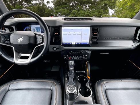 Used 2023 Ford Bronco Badlands image 7
