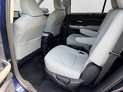 Used 2024 Toyota Grand Highlander AWD image 12