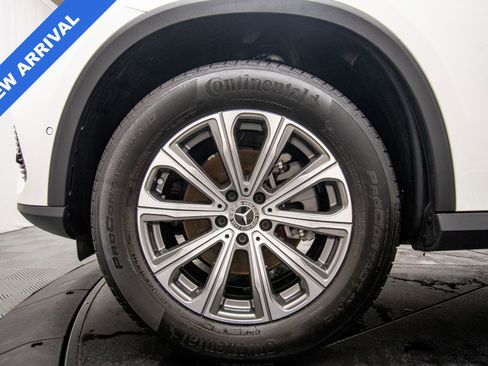 Used 2025 Mercedes-Benz GLC 300 4MATIC image 23