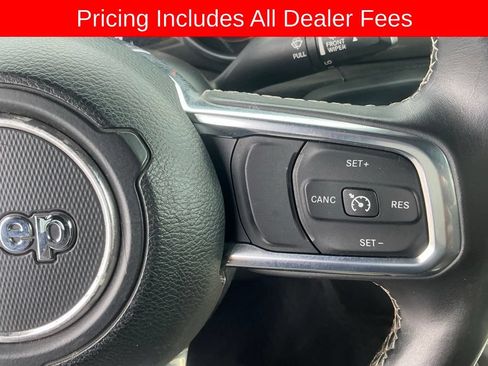 Used 2018 Jeep Wrangler Unlimited Sahara AWD/4WD image 14
