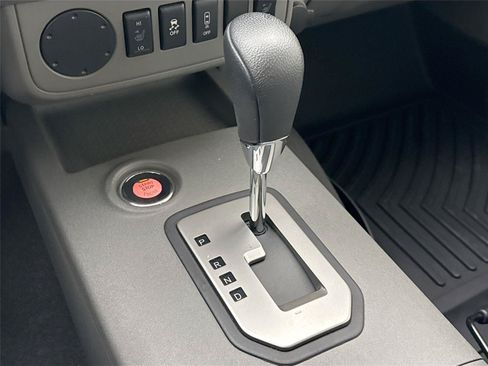 Used 2020 Nissan Frontier SV w/ Midnight Edition Floor Mats RWD image 23