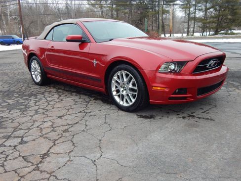 Used 2013 Ford Mustang Premium image 9