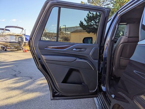 Used 2021 Cadillac Escalade Premium Luxury w/ Performance Package image 11