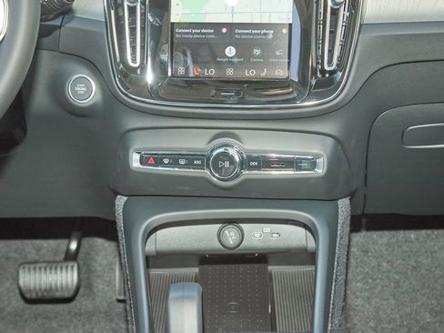 New 2026 Volvo XC40 B5 Core w/ Climate Package AWD/4WD image 28