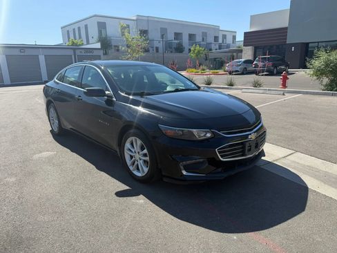 Used 2017 Chevrolet Malibu LT FWD image 2