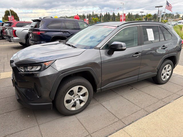 Used 2021 Toyota RAV4 LE AWD/4WD image 2