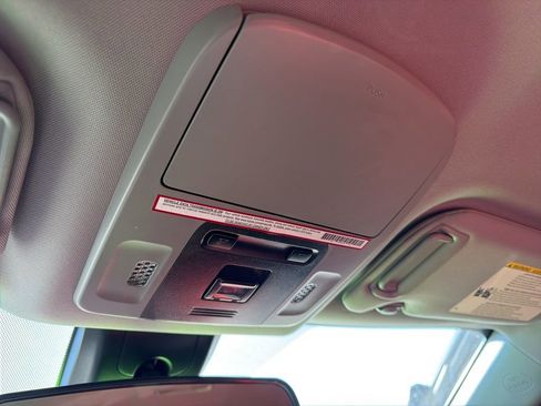 Used 2020 Toyota Camry SE image 23