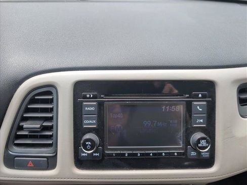 Used 2017 Honda HR-V LX image 11
