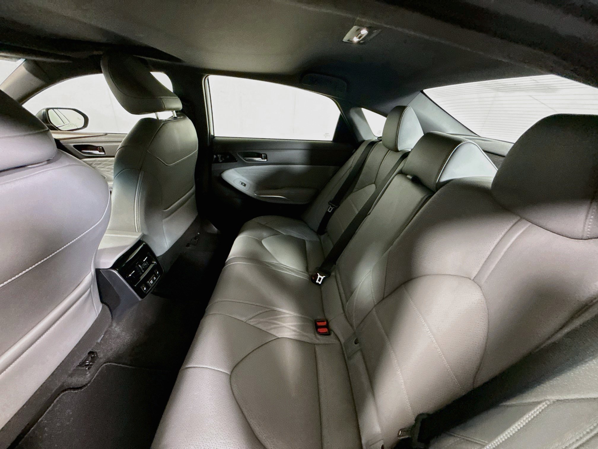 Certified 2021 Toyota Avalon Limited FWD image 23