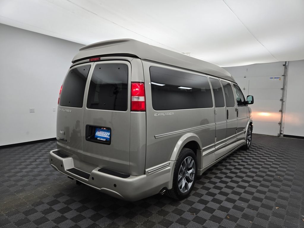 Used 2023 Chevrolet Express 2500 Extended RWD image 3
