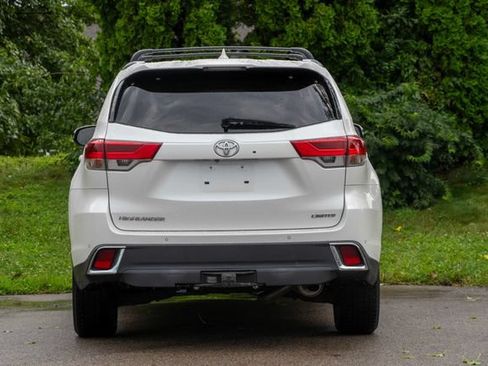 Used 2019 Toyota Highlander Limited FWD image 6