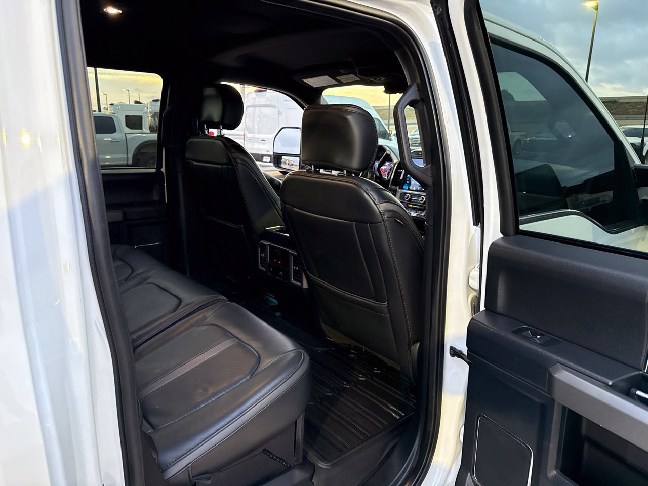 Used 2022 Ford F350 Platinum w/ FX4 Off-Road Package AWD/4WD image 12