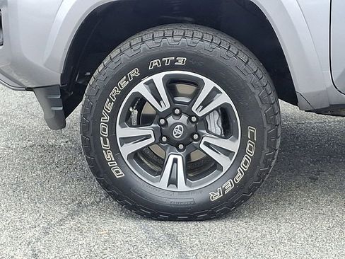 Used 2018 Toyota Tacoma TRD Sport w/ Technology Package AWD/4WD image 10