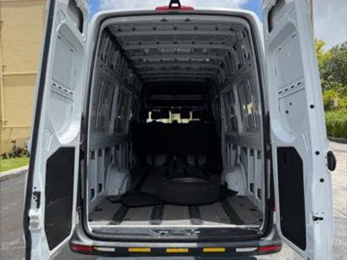 Used 2021 Mercedes-Benz Sprinter 2500 image 18