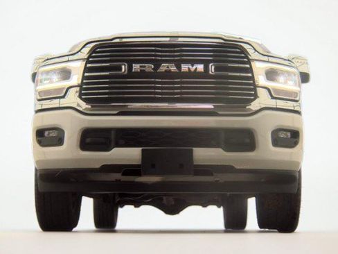 Used 2024 RAM 2500 Laramie AWD/4WD image 3