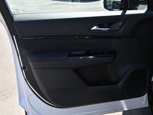 Used 2024 Honda Prologue EX image 14