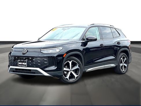 Used 2026 Volkswagen Tiguan SE FWD image 1