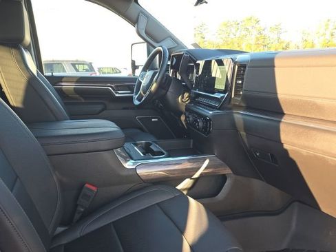 Used 2024 Chevrolet Silverado 2500 LTZ w/ LTZ Plus Package image 23