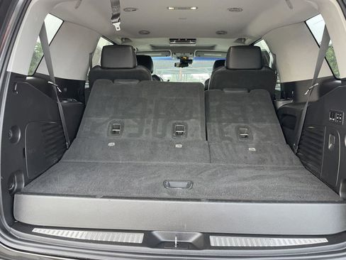 Used 2018 Cadillac Escalade Premium Luxury RWD image 29